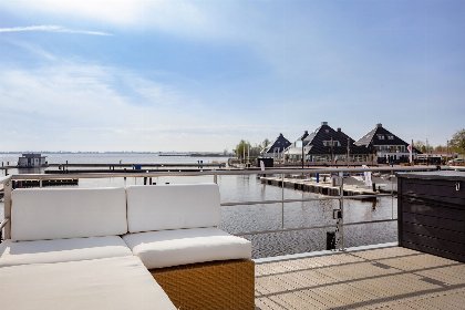 017 Houseboat Agua Dolce met tuin en prive aanlegsteiger aan het Sneekermeer   Paviljoenwei 4 12 | Sneek (Offingawier)