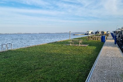 022 Houseboat Agua Dolce met tuin en prive aanlegsteiger aan het Sneekermeer   Paviljoenwei 4 12 | Sneek (Offingawier)