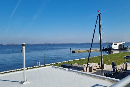 028 Houseboat Agua Dolce met tuin en prive aanlegsteiger aan het Sneekermeer   Paviljoenwei 4 12 | Sneek (Offingawier)
