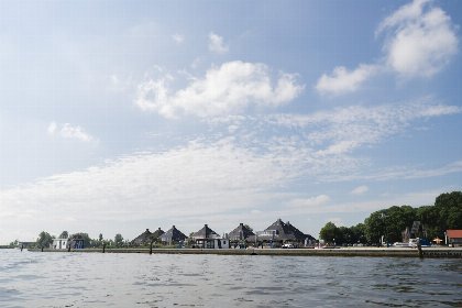 033 Houseboat Agua Dolce met tuin en prive aanlegsteiger aan het Sneekermeer   Paviljoenwei 4 12 | Sneek (Offingawier)