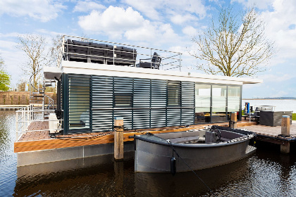 001 Houseboat 'de Valreep' met tuin   Paviljoenwei 4 15 | Sneek (Offingawier)