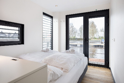 007 Houseboat 'de Valreep' met tuin   Paviljoenwei 4 15 | Sneek (Offingawier)