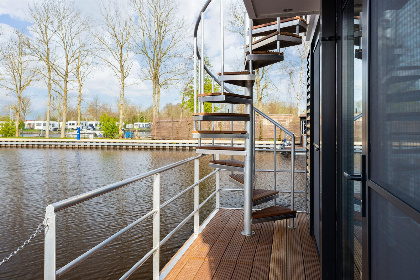 020 Houseboat 'de Valreep' met tuin   Paviljoenwei 4 15 | Sneek (Offingawier)