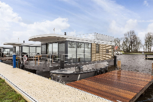 Houseboat 'Elysium' met eigen aanlegsteiger   Paviljoenwei 4 14 | Sneek (Offingawier)