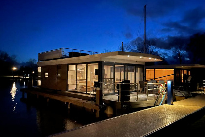 027 Houseboat 'Elysium' met eigen aanlegsteiger   Paviljoenwei 4 14 | Sneek (Offingawier)