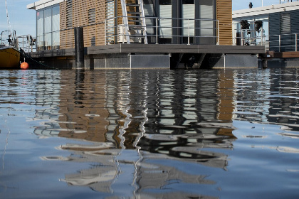 030 Houseboat 'Elysium' met eigen aanlegsteiger   Paviljoenwei 4 14 | Sneek (Offingawier)