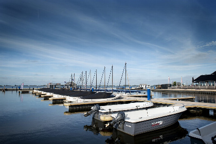 041 Houseboat 'Elysium' met eigen aanlegsteiger   Paviljoenwei 4 14 | Sneek (Offingawier)