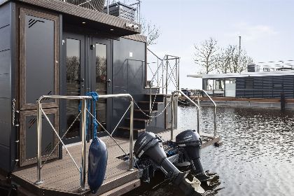 019 Houseboat 'Iere Fugel' met tuin en 2 SUP's   Paviljoenwei 4 | Offingawier