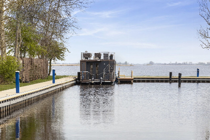 024 Houseboat 'Iere Fugel' met tuin en 2 SUP's   Paviljoenwei 4 | Offingawier