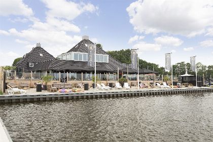 027 Houseboat 'Iere Fugel' met tuin en 2 SUP's   Paviljoenwei 4 | Offingawier