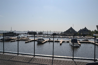 035 Houseboat 'RiggelBrug Sneekermeer'   Paviljoenwei 4 25 | Sneek (Offingawier)