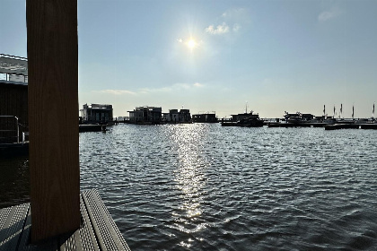 049 Houseboat 'RiggelBrug Sneekermeer'   Paviljoenwei 4 25 | Sneek (Offingawier)