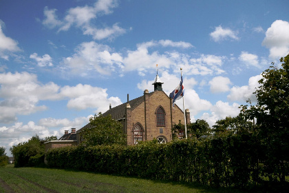 017 Dorpskerk   bijzonder vakantieadres in Friesland