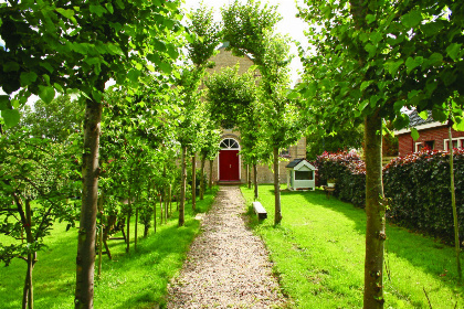 020 Dorpskerk   bijzonder vakantieadres in Friesland