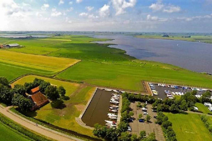 023 Prachtige 40 persoons groepsaccommodatie aan de Friese Meren