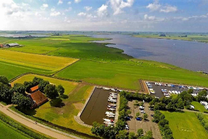 020 Prachtige 65 persoons groepsaccommodatie aan de Friese Meren