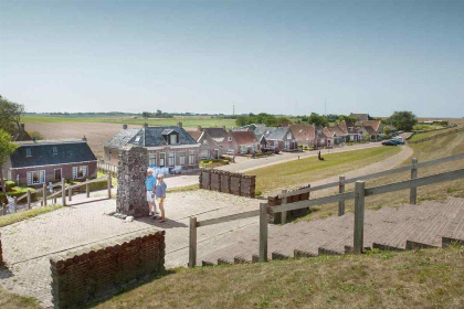 007 Uniek gelegen 11 persoons vakantiehuis aan de Waddenzee