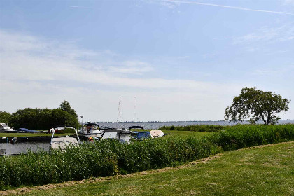 021 Combinatie van twee landelijk gelegen 5 persoons vakantiehuizen nabij het Tjeukemeer