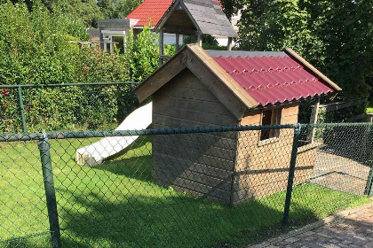 010 Knus 4 persoons vakantiehuis met heerlijke tuin in het Friese Rohel, nabij het Tjeukemeer