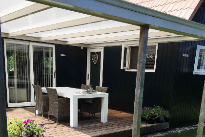 017 Knus 4 persoons vakantiehuis met heerlijke tuin in het Friese Rohel, nabij het Tjeukemeer