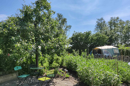 004 Cabin voor twee personen met hottub op een vakantiepark in Scherpenzeel