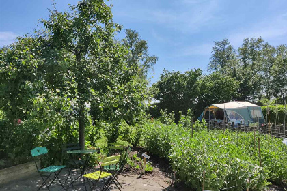 033 Cabin voor twee personen met hottub op een vakantiepark in Scherpenzeel