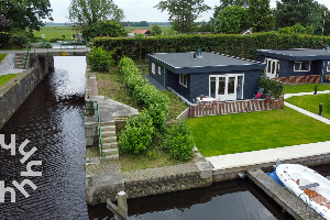 Aan de rivier de Tjonger gelegen 4 pers. vakantiehuis inclusief boot in Bantega, Friesland