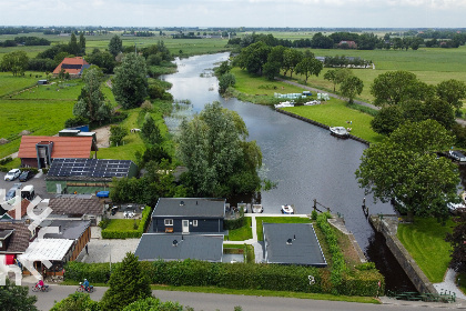 005 Aan de rivier de Tjonger gelegen 4 pers. vakantiehuis inclusief boot in Bantega, Friesland