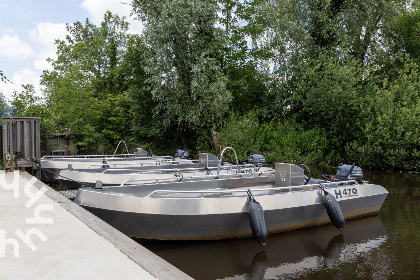 027 Aan de rivier de Tjonger gelegen 4 pers. vakantiehuis inclusief boot in Bantega, Friesland