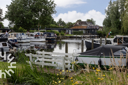 028 Aan de rivier de Tjonger gelegen 4 pers. vakantiehuis inclusief boot in Bantega, Friesland