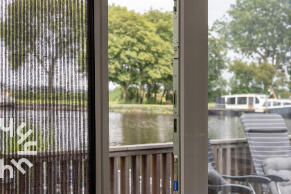 004 Vakantiehuis voor 4 pers. inclusief boot, aan de rivier de Tjonger in Bantega, Friesland