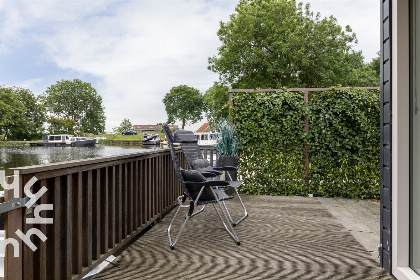 021 Vakantiehuis voor 4 pers. inclusief boot, aan de rivier de Tjonger in Bantega, Friesland