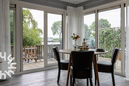 025 Vakantiehuis voor 4 pers. inclusief boot, aan de rivier de Tjonger in Bantega, Friesland