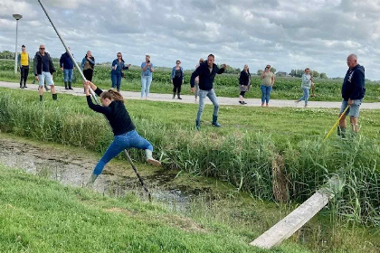 013 Prachtig gelegen groepsaccommodatie voor 22 personen met vrij uitzicht, aan viswater