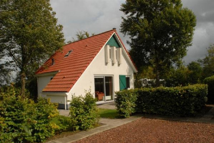 013 Comfortabel 6 persoons vakantiebungalow op mooi gezinspark met zwemvijver