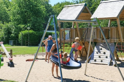 025 Comfortabel 6 persoons vakantiebungalow op mooi gezinspark met zwemvijver