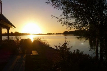 014 Comfortabel zes persoons vakantieboerderij aan het water met aanlegsteiger!