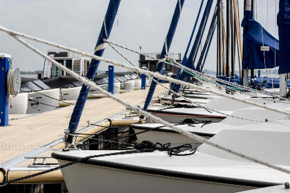 002 Appartement met Havenzicht, gelegen aan het Sneekermeer