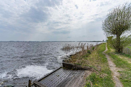 008 Appartement met Havenzicht, gelegen aan het Sneekermeer