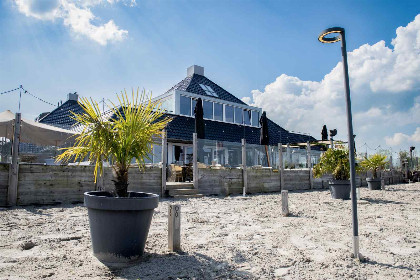 017 Appartement met Havenzicht, gelegen aan het Sneekermeer