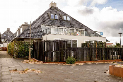 044 Appartement met Havenzicht, gelegen aan het Sneekermeer