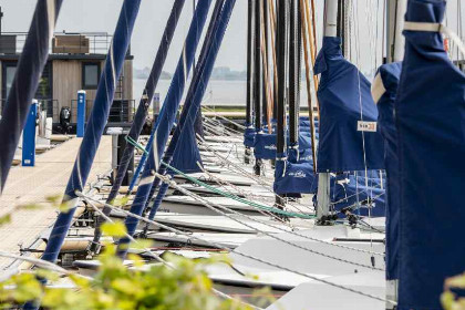 046 Appartement met Havenzicht, gelegen aan het Sneekermeer