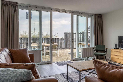 048 Appartement met Havenzicht, gelegen aan het Sneekermeer