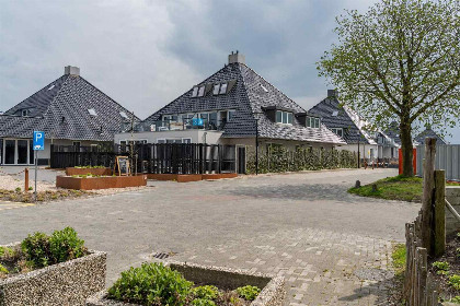 051 Appartement met Havenzicht, gelegen aan het Sneekermeer