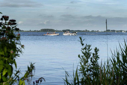 054 Appartement met Havenzicht, gelegen aan het Sneekermeer