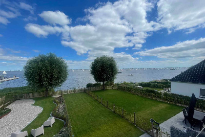 017 Luxe 3 persoons appartement aan het Sneekermeer in Offingawier nabij Sneek