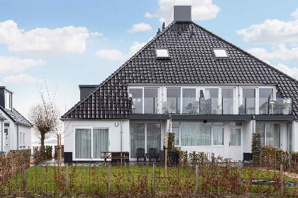 004 Prachtig en luxe 2 persoons appartement aan het Sneekermeer