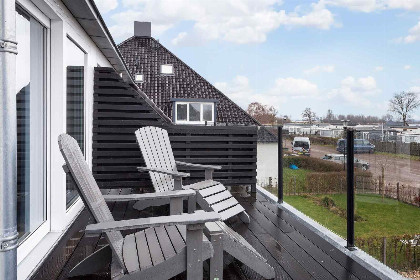 009 Prachtig en luxe 2 persoons appartement aan het Sneekermeer