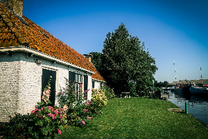 Historische vakantieboerderij voor 6 personen aan het water in Terherne