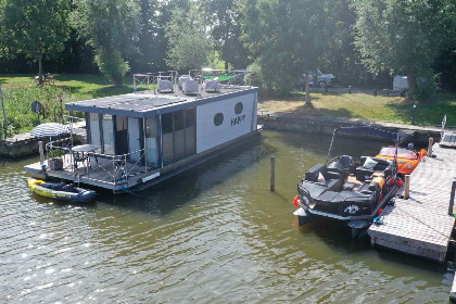 022 Knusse 4 persoons House boat met uitzicht over het water in de Jachthaven van Warns